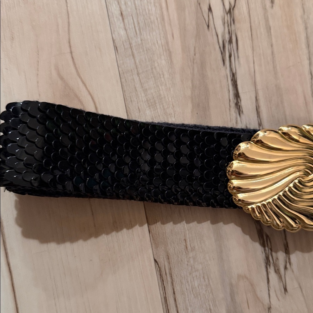 Vtg Black Fish Scaled Stretch Belt with Gold Swirl Buckle, Sz Xsmall/ Small - Picture 3 of 6